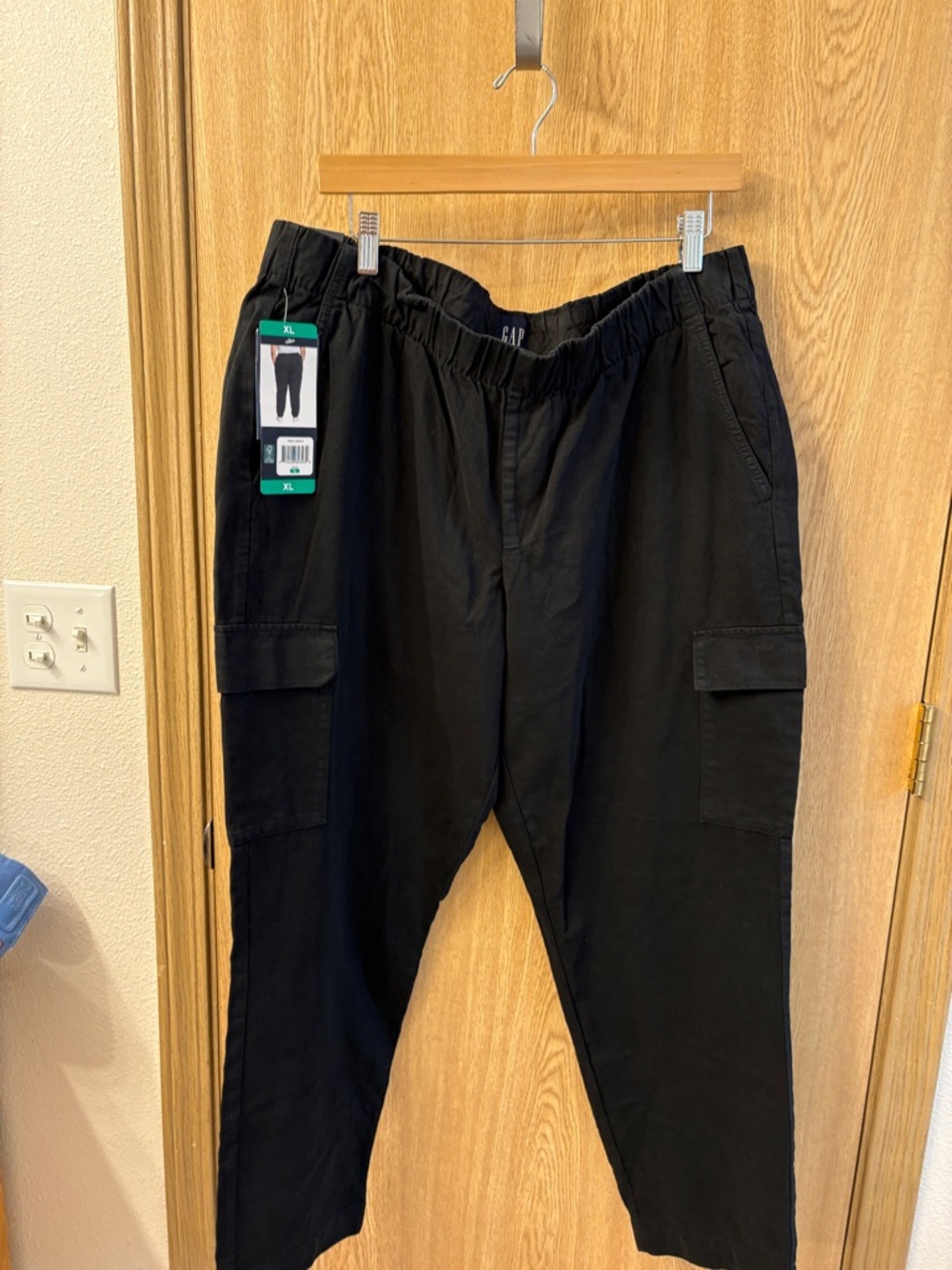 GAP Black Men's Cargo Joggers with Elastic Waist